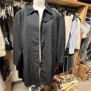 Women’s raincoat petite size medium by Levine Classics